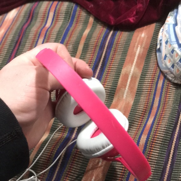 Pink and white earphones with aux cord - Picture 4 of 5